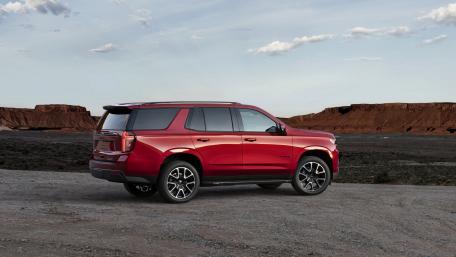 Chevrolet Tahoe in Majestic Desert Landscape wallpaper