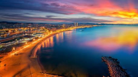 Barcelona's Evening Coastal Glow wallpaper