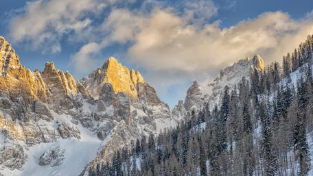 Majestic Winter Dawn in the Dolomites wallpaper