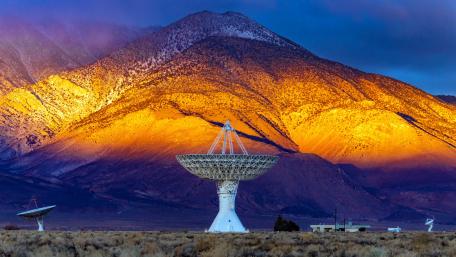 Radio Telescopes at Sunset in Owens Valley wallpaper