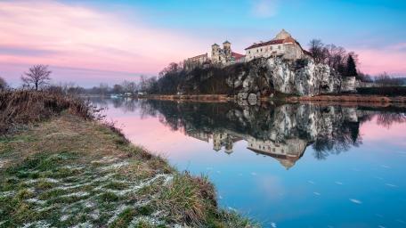 Tyniec Abbey Reflected on Vistula's Morning Hue wallpaper
