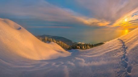 Winter Sunrise Over Mamdzyshka Mountain Peaks wallpaper