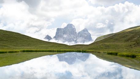 Reflections of Serenity in the Dolomites wallpaper