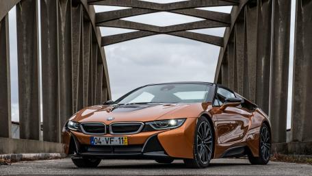 BMW i8 in Dynamic Bridge Setting wallpaper