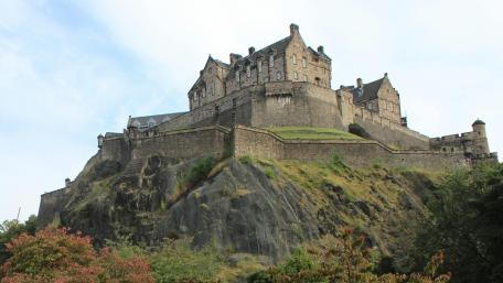 Timeless Majesty of Edinburgh Castle wallpaper