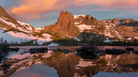 Notchtop Mountain's Majestic Reflection at Dusk wallpaper