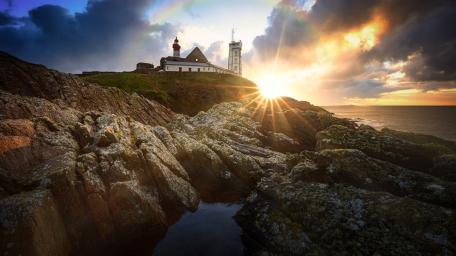 Saint-Mathieu Lighthouse at Sunset wallpaper