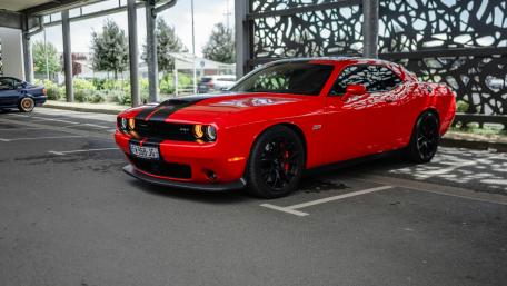 Dodge Challenger SRT 2019 in Brilliant Red wallpaper