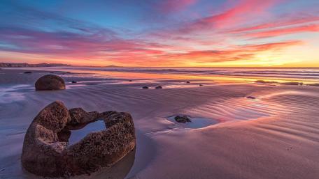 Serene Sunset by the Coastal Shore wallpaper