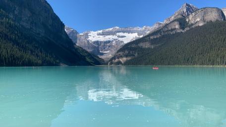 Lake Louise Tranquil Beauty in Alberta's Mountains wallpaper