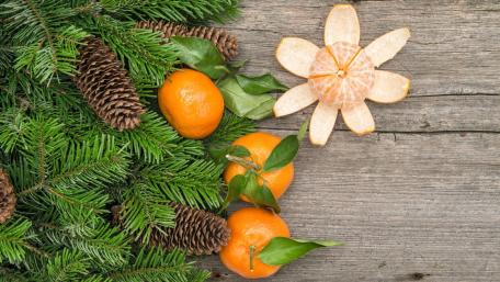 Clementine Festivity on Rustic Wood wallpaper