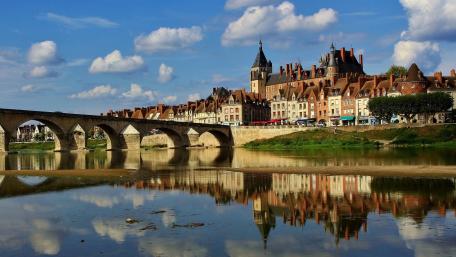 Château de Gien Reflecting in Loire Elegance wallpaper