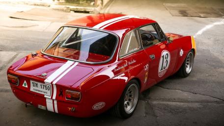 Alfa Romeo Giulia Sprint GTA in Racing Red wallpaper