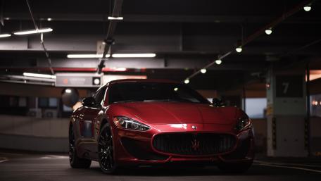 Maserati GranTurismo Elegance in an Urban Setting wallpaper