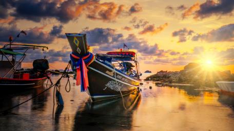 Sunset Serenity at Pattaya Beach wallpaper