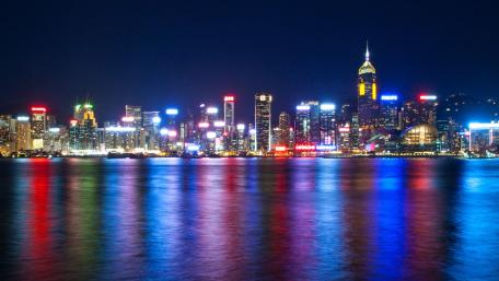 Vivid Cityscape Elegance at Nighttime wallpaper