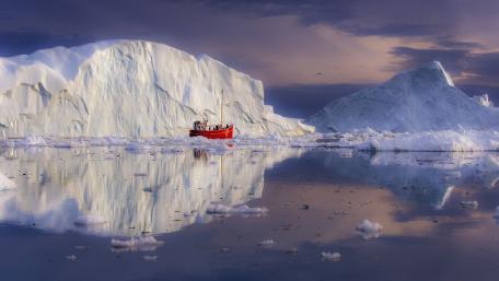 Arctic Tranquility Amidst Majestic Icebergs wallpaper