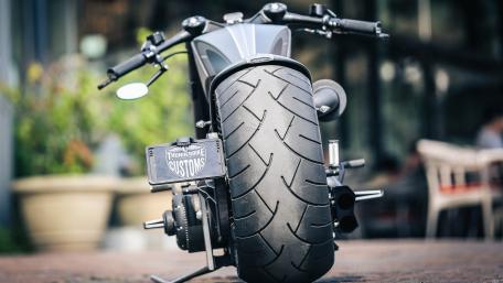 Sleek Custom Motorcycle Design for Enthusiasts wallpaper