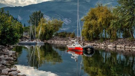 Serene Reflections on Calm Waters wallpaper