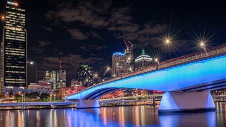 Vivid Night Scene Featuring a Radiant Urban Bridge wallpaper