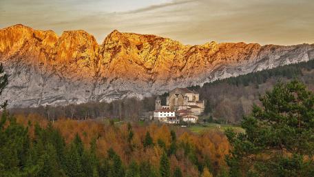 Santuario de San Antonio Amidst Majestic Mountains wallpaper