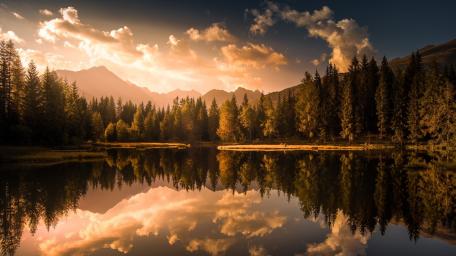 Golden Sunset Reflections on Schattensee Lake in the Austrian Alps wallpaper