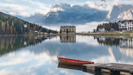 Serene Reflections at Lake Misurina in the Dolomites Alps wallpaper