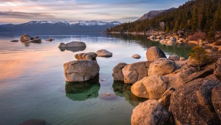 Sunlit Granite Shoreline at Lake Tahoe in the Sierra Nevada wallpaper