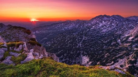 Majestic Sunset Over Traweng Mountains in Austria wallpaper
