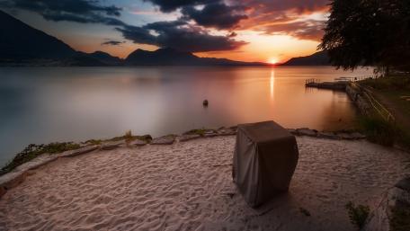 Afterglow Over a Quiet Lakeside Coast at Dusk wallpaper