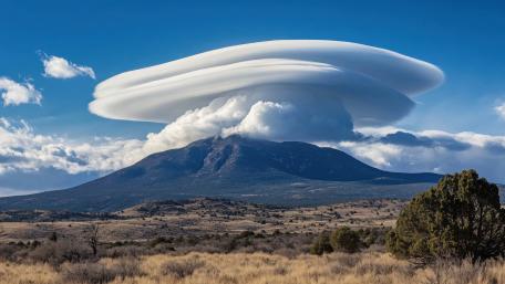Lenticular Cloud Crown Over Desert Volcano Steppe Landscape wallpaper