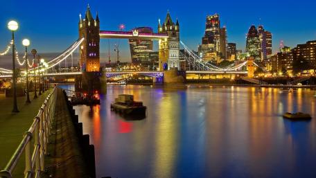 Tower Bridge Glowing Over the River Thames at London Dusk wallpaper