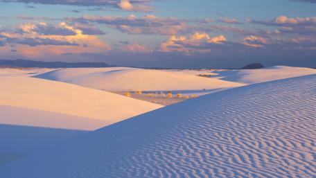 Pastel Sunrise Over White Gypsum Dunes in New Mexico wallpaper