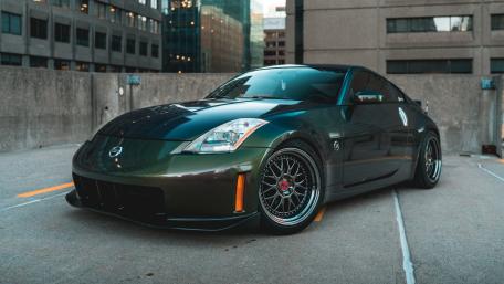 Midnight Nissan 350Z Street Stance in the Urban Concrete Glow wallpaper