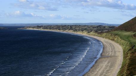 Sweeping Curve of Rhossili Bay Coastline in 5K wallpaper