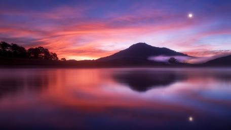 Pink Cloud Dusk Over Silent Hill Lake Reflection in 5K wallpaper
