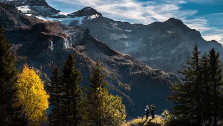 Autumn Hike Beneath Majestic Alpine Peaks in Crisp 4K wallpaper