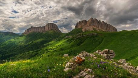 Wildflower Ridge Over Gora Acheshbok Valley in Adygea Russia wallpaper