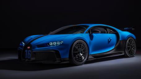 Blue Bugatti Chiron Supercar Under Studio Lights wallpaper