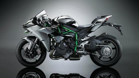 Kawasaki Ninja H2 Studio Profile in Ultra Sharp 4K Detail wallpaper