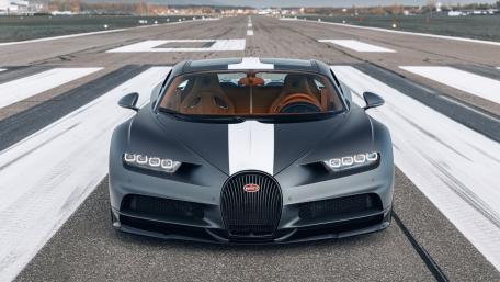Bugatti Chiron On The Runway In Monochrome Power wallpaper