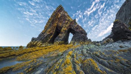 Needle’s Eye Rock Formation at Tarlair Coast Under Dramatic Skies wallpaper