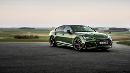 2025 Audi RS5 Sportback in Metallic Green 4K Elegance wallpaper