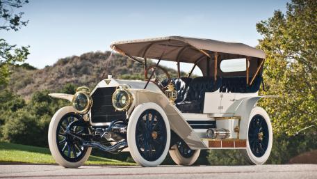Timeless White Antique Car in Scenic Countryside 4K Wallpaper wallpaper