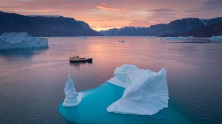 Twilight Over Scoresby Sund Icebergs in a Silent Arctic Fjord wallpaper