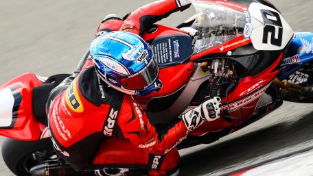 Full Lean Honda Superbike Charge in Crisp 4K wallpaper