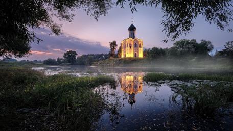 Twilight Reflection of the Church of the Intercession on the Nerl River wallpaper