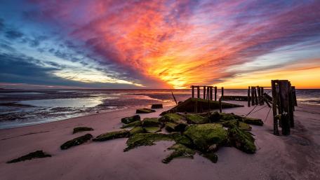 Afterglow Over Aberdeen Beach Shoreline at Dusk wallpaper