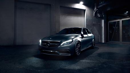 Midnight Elegance Mercedes-Benz C-Class Under Urban Lights wallpaper