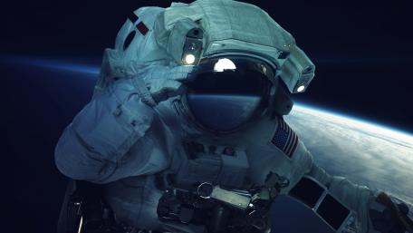 Silent Spacewalk Sentinel Above Earths Curved Horizon in Ultra Crisp 5K wallpaper